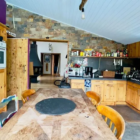 Carwyns Surf House *