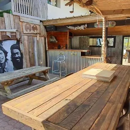 Carwyns Surf House *
