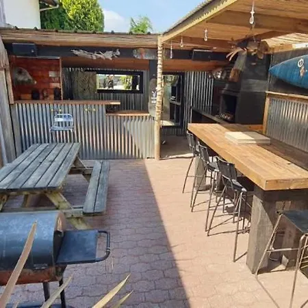 Carwyns Surf House *