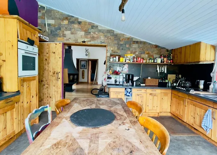 Carwyns Surf House *