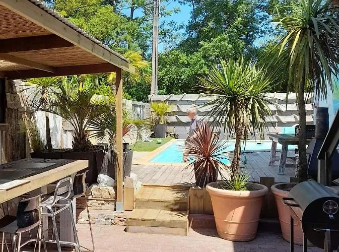 Carwyns Surf House Hostel *