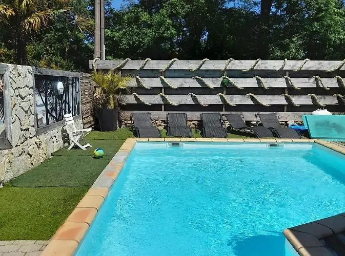 Carwyns Surf House Hostel *