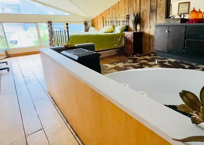 Carwyns Surf House *